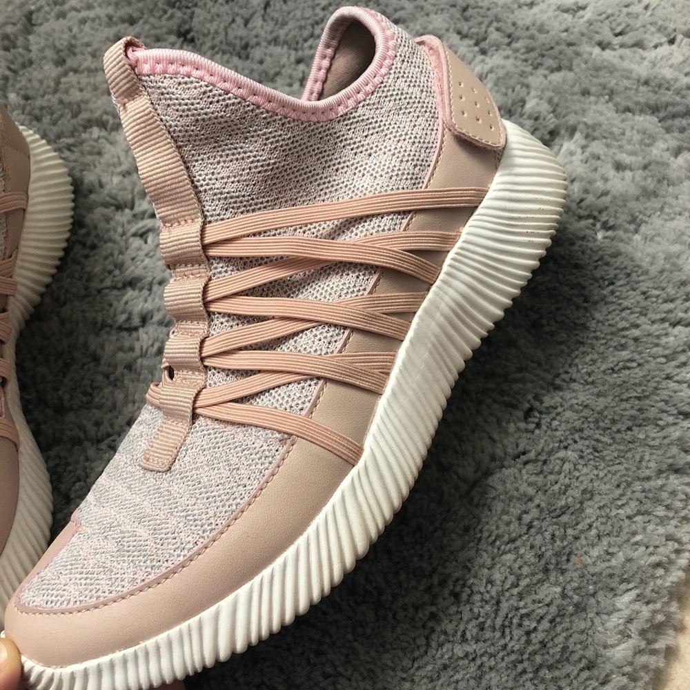 Logan Sneakers